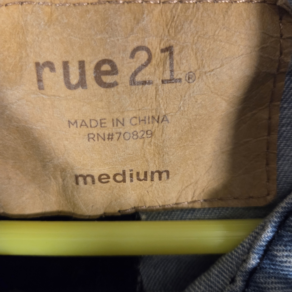 Rue 21 two-toned denim jacket with "GOOD FORTUNE" lettering (M298) - Picture 7 of 12